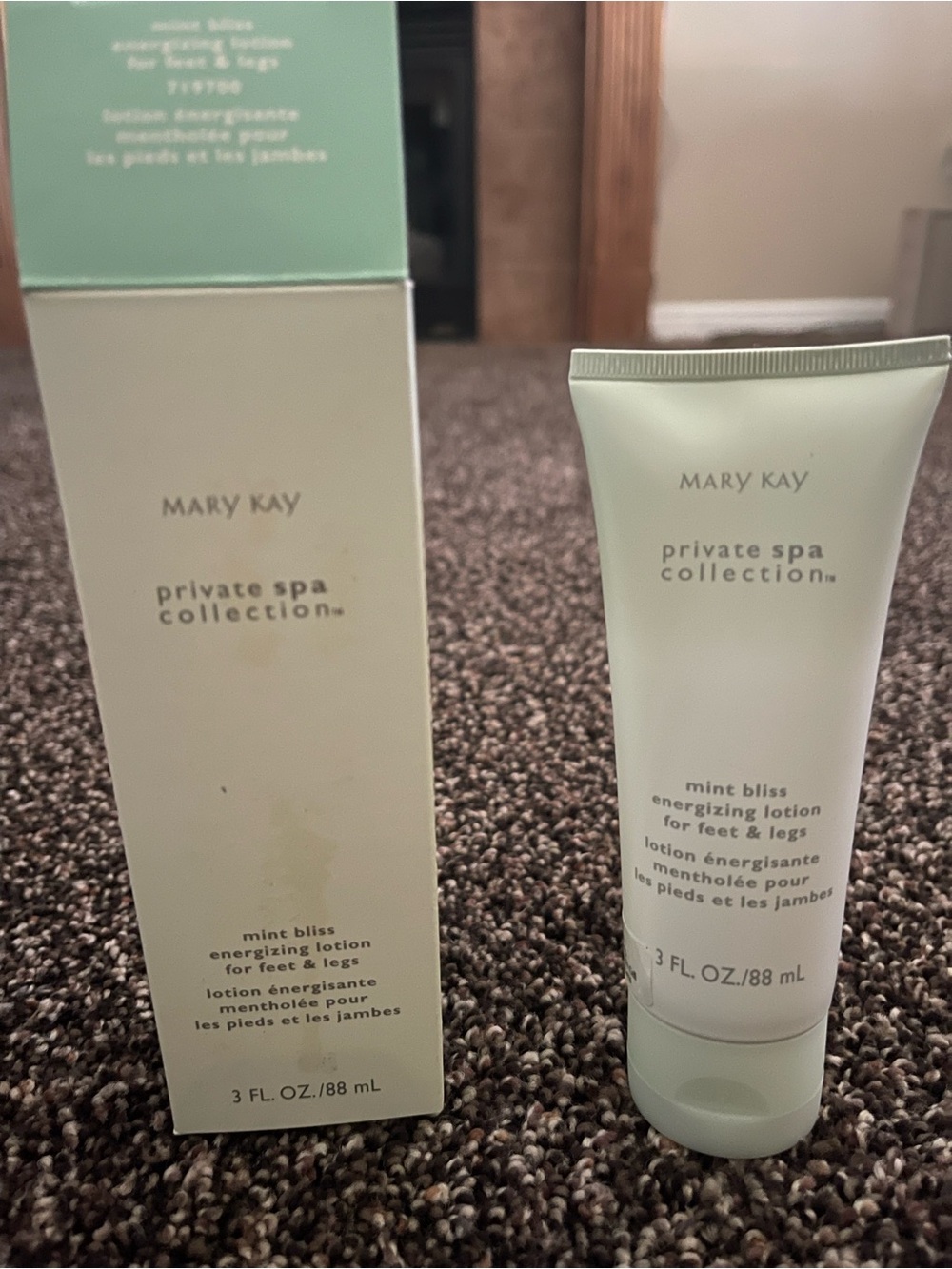 Mary Kay Private Spa Collection Mint Bliss Energizing Lotion — Light Green